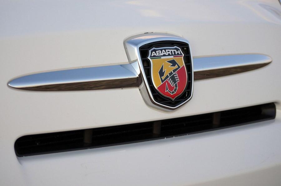  Fiat 500 Abarth 2012 года  (фото 2 из 121)